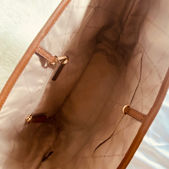 NWT Michael Kors tote (pocket) - Picture 4 of 5